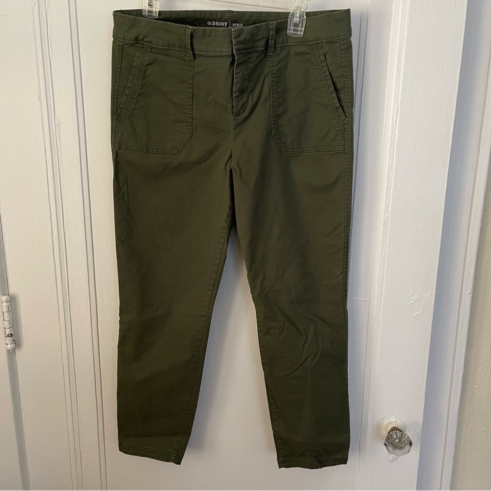 Old Navy olive pixie pants